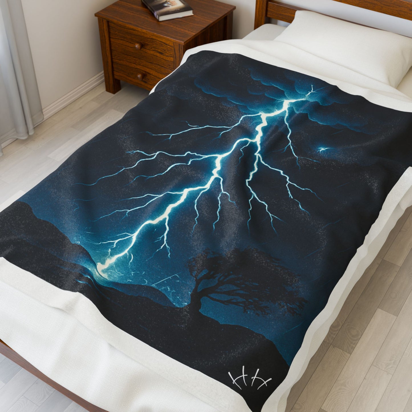 "Thunderstrike Storm" Velveteen Plush Blanket – Electric Lightning Throw
